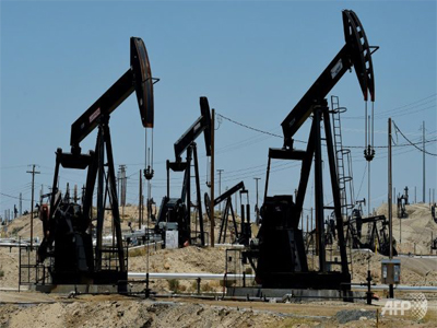 Oil prices weaken post-Christmas, US crude defends premium over Brent